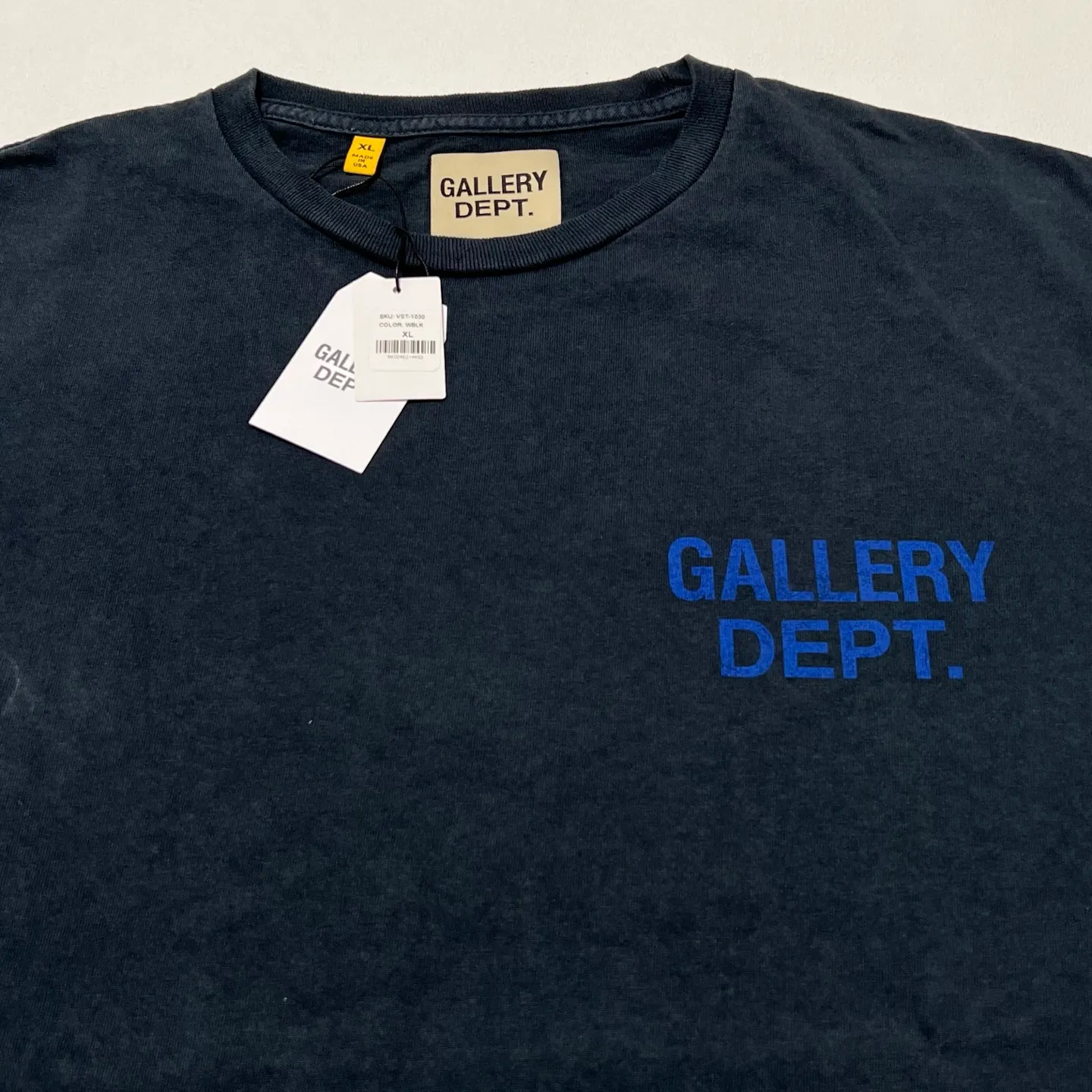 GALLERY DEPT. SOUVENIR TEE/WASHED BLACK Blue English LOGO short-sleeved Hollywood limited English TEE Washed black S-XL Assute garments dyed Re-washed and distressed Cylindrical fabric without side seams Non-open version Original development Complete accessories/matching Details in place